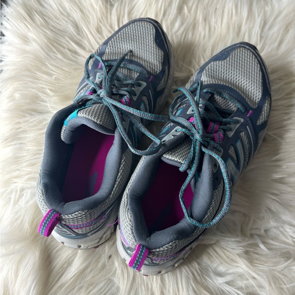 New Balance grey V8 running athletic walking shoes womens 9 - Picture 6 of 6